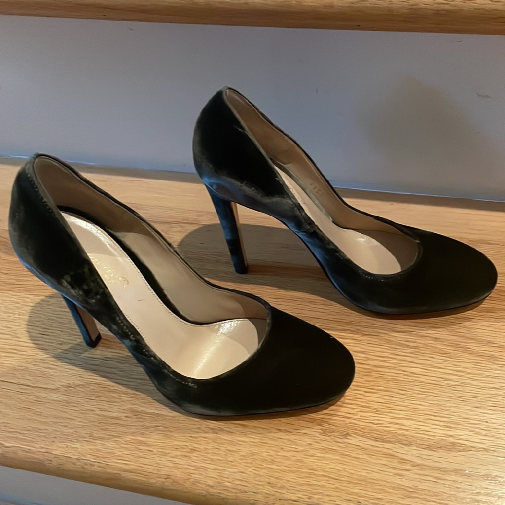 Goanvito Rossi Velvet Pumps